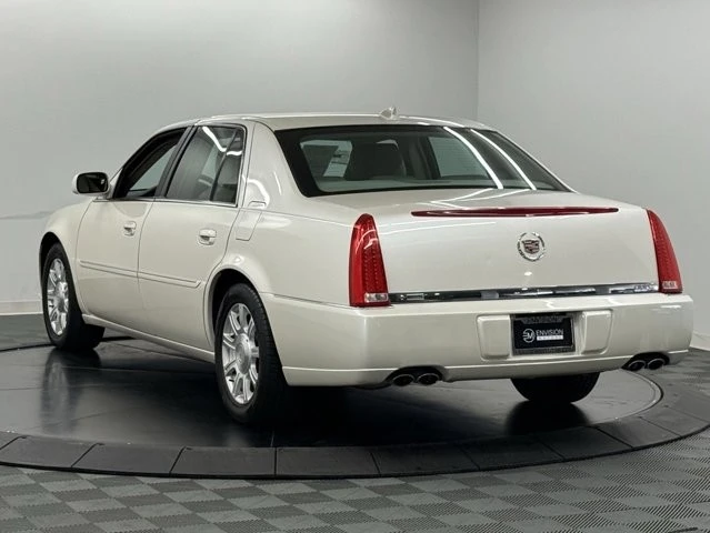 2011 Cadillac DTS - Image 10 of 12