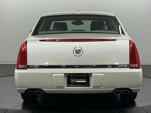 2011 Cadillac DTS - Image 8 of 12