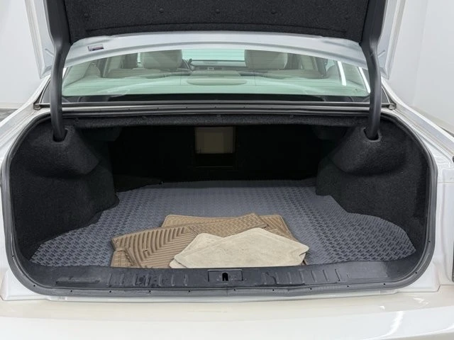 2011 Cadillac DTS - Image 11 of 12