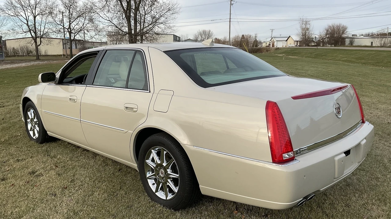 2011 Cadillac DTS - Image 3 of 13