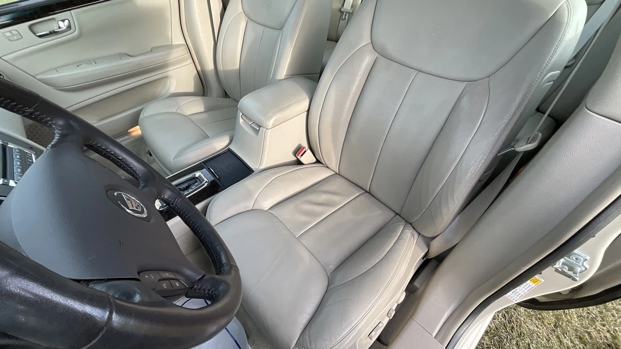 2011 Cadillac DTS - Image 4 of 13