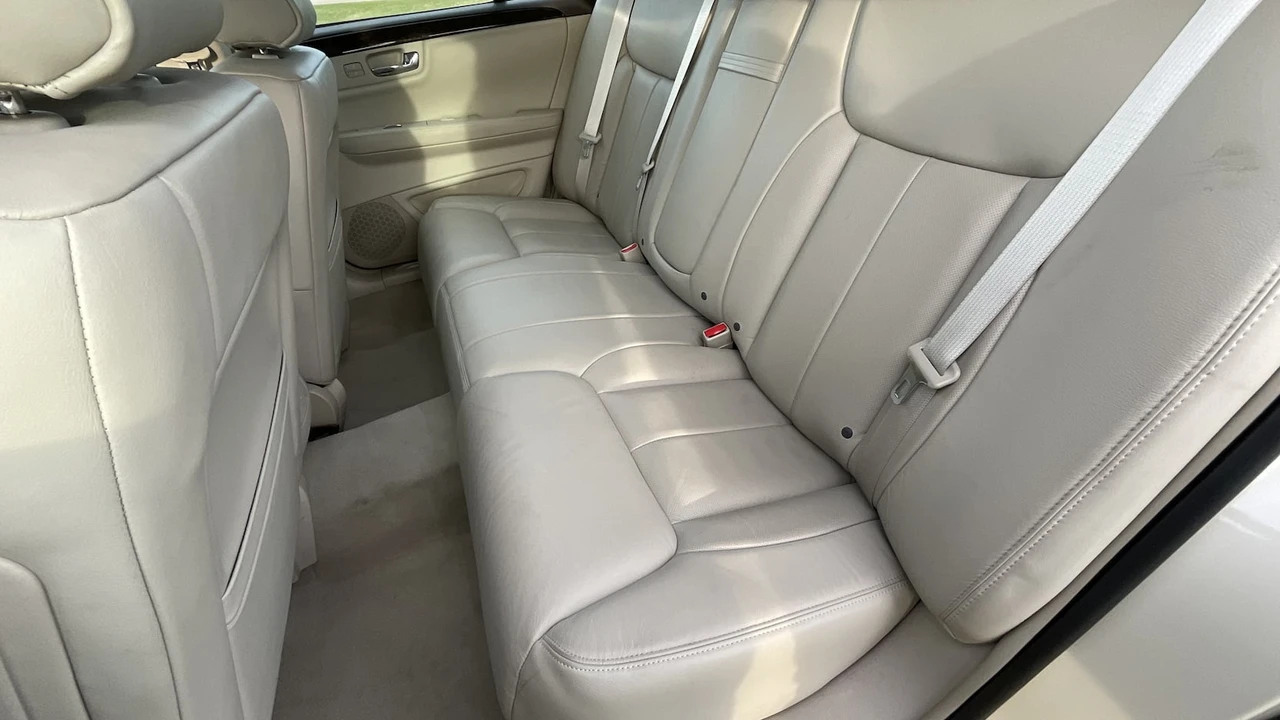 2011 Cadillac DTS - Image 5 of 13