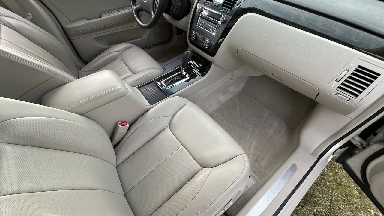 2011 Cadillac DTS - Image 6 of 13