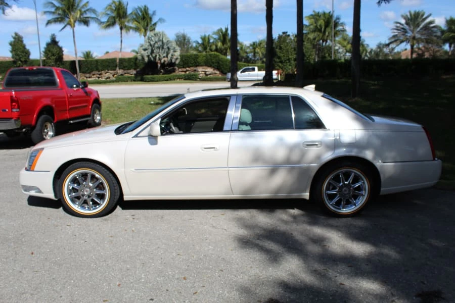 2011 Cadillac DTS - Image 7 of 20