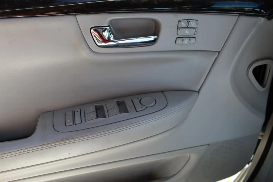 2011 Cadillac DTS - Image 8 of 20