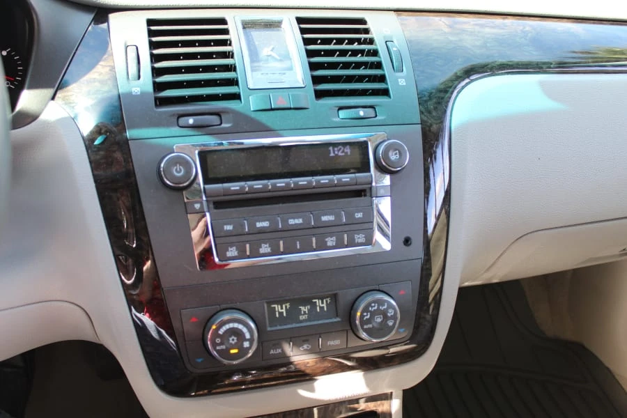 2011 Cadillac DTS - Image 9 of 20