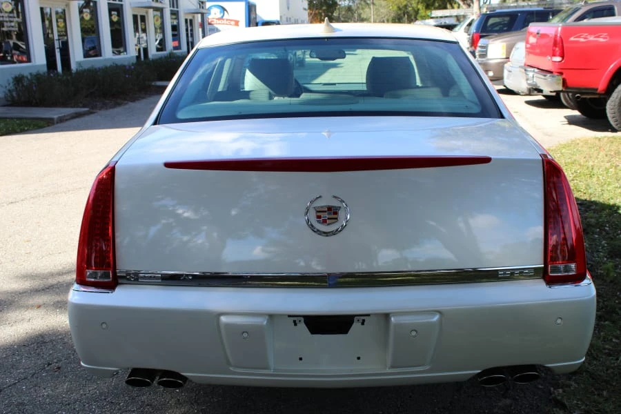 2011 Cadillac DTS - Image 12 of 20