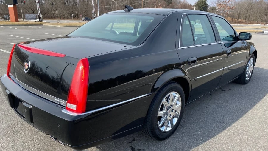 2011 Cadillac DTS - Image 15 of 16