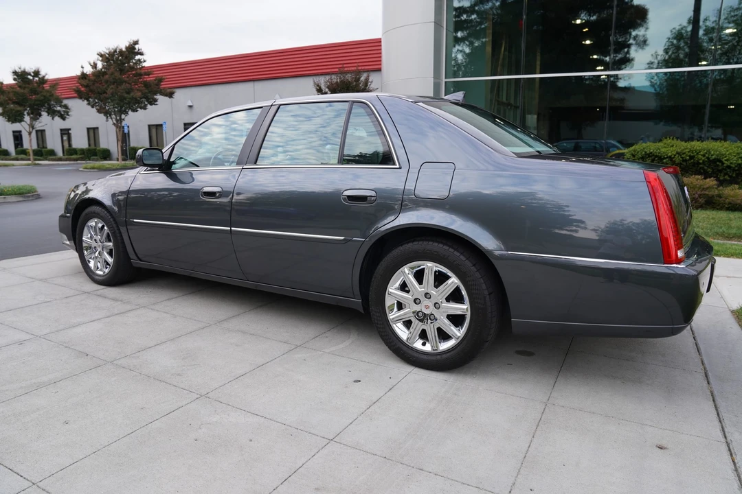 2011 Cadillac DTS - Image 18 of 31