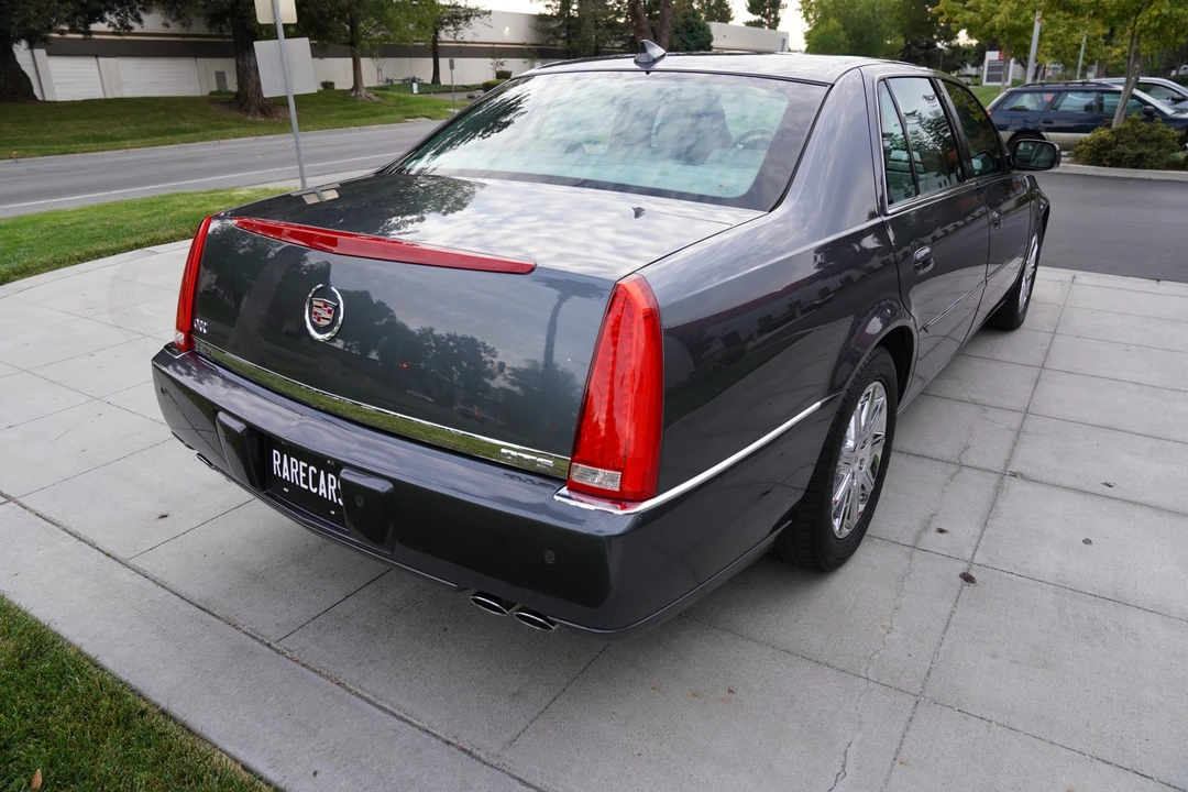 2011 Cadillac DTS - Image 13 of 31