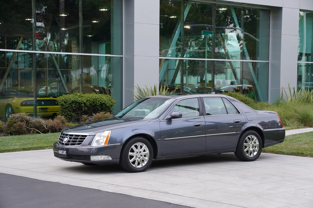 2011 Cadillac DTS - Image 3 of 31
