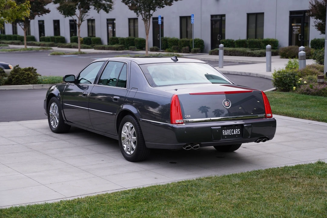 2011 Cadillac DTS - Image 17 of 31