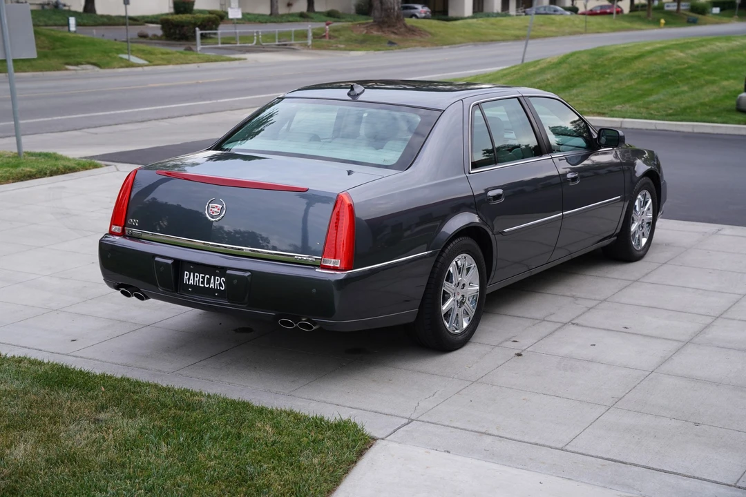 2011 Cadillac DTS - Image 12 of 31
