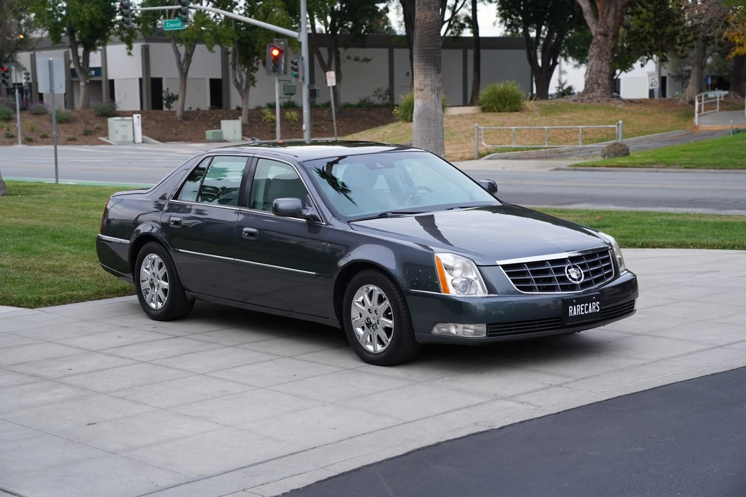 2011 Cadillac DTS - Image 8 of 31