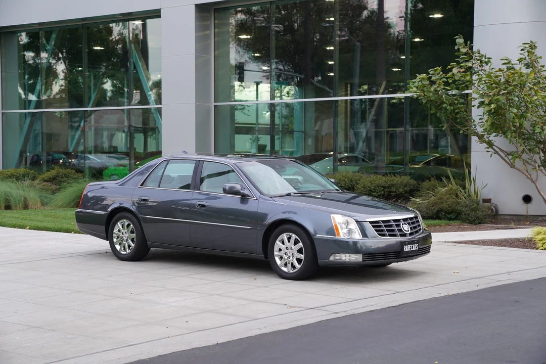 2011 Cadillac DTS - Image 9 of 31