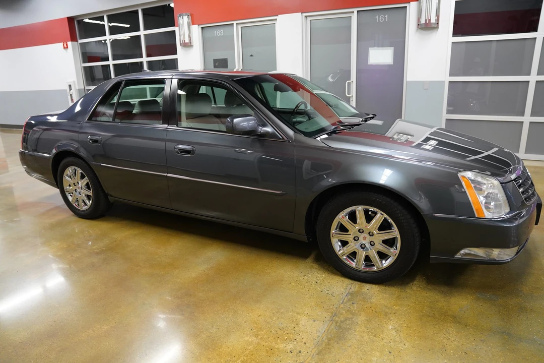 2011 Cadillac DTS - Image 27 of 31