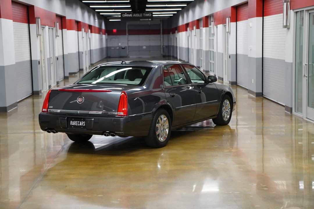 2011 Cadillac DTS - Image 30 of 31