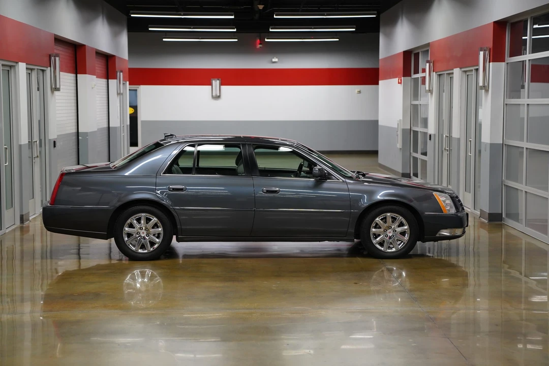 2011 Cadillac DTS - Image 28 of 31