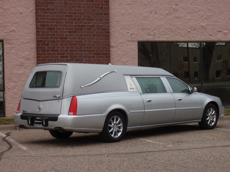 2011 Cadillac DTS - Image 3 of 17