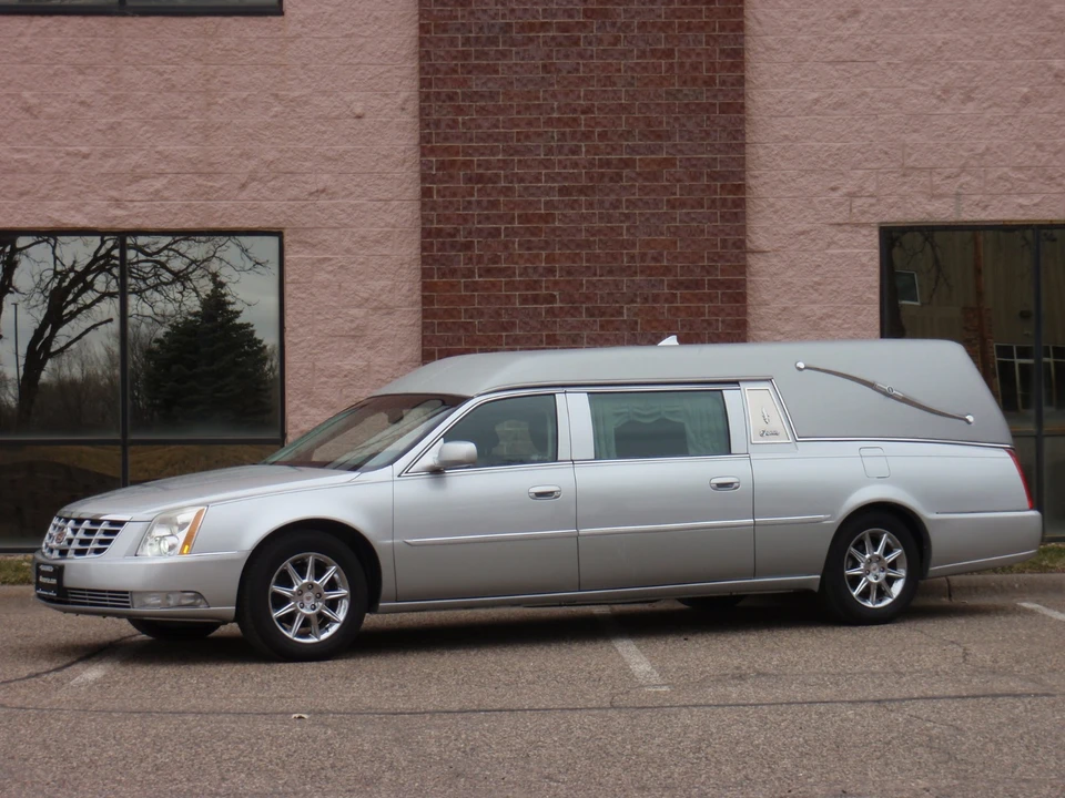 2011 Cadillac DTS - Image 16 of 17