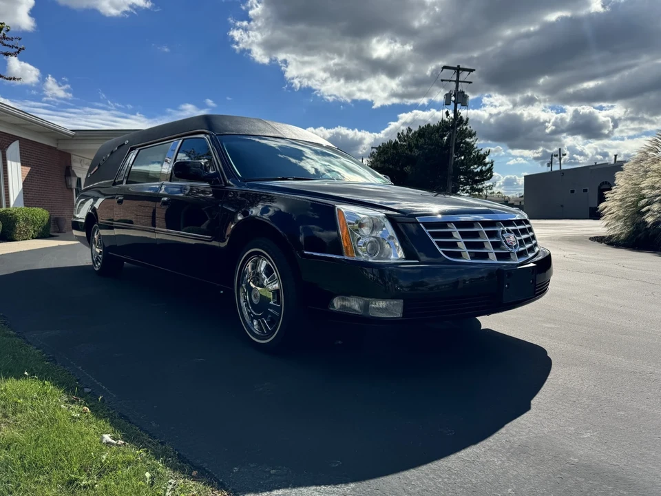 2011 Cadillac DTS - Image 8 of 13