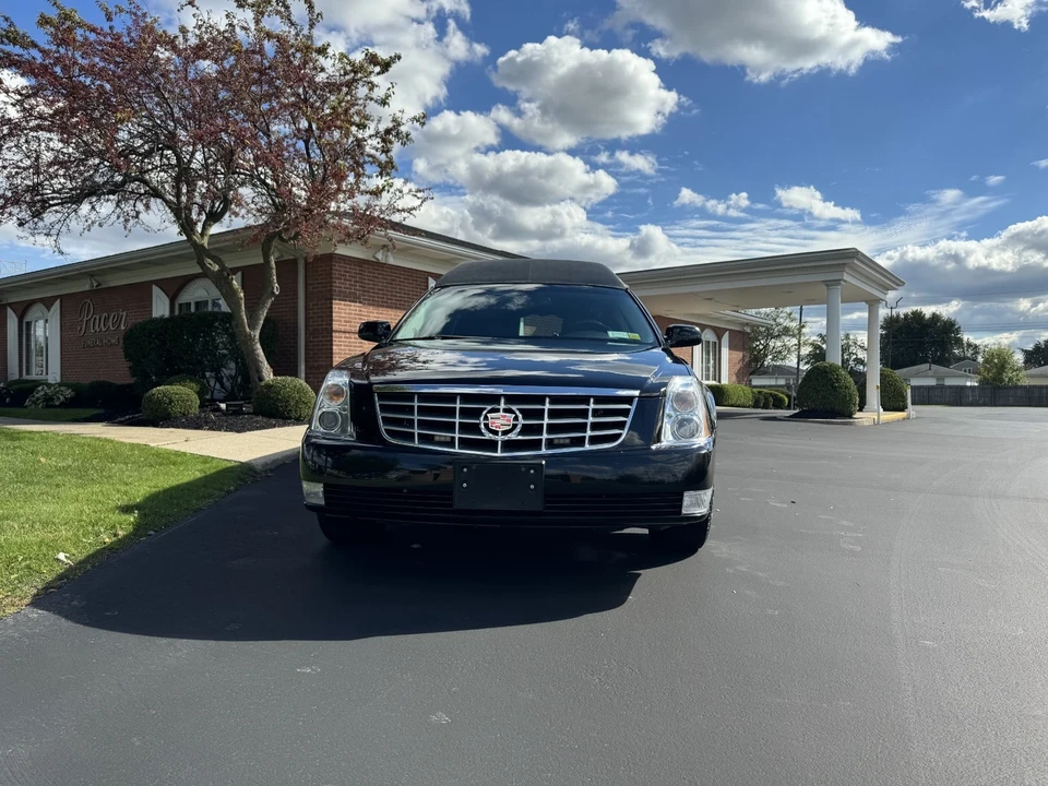 2011 Cadillac DTS - Image 2 of 13