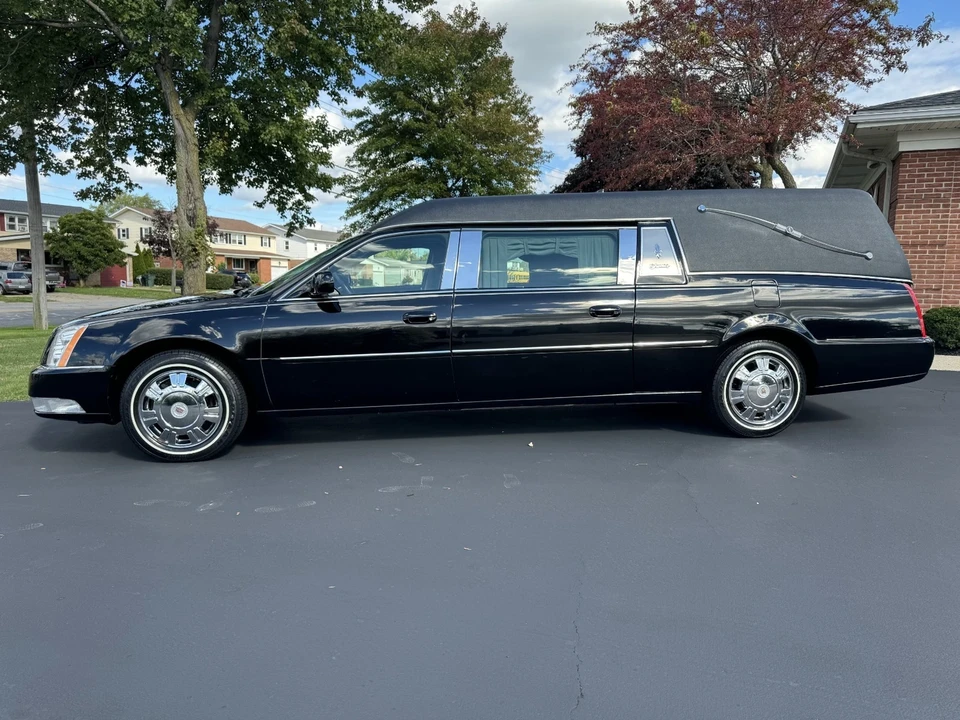 2011 Cadillac DTS - Image 3 of 13