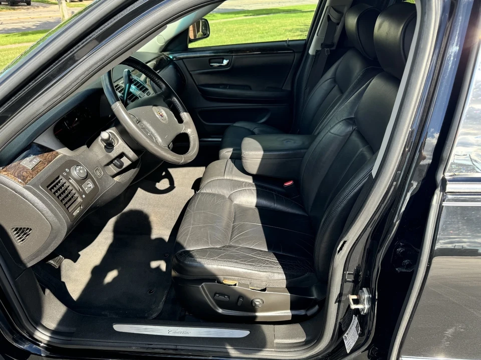 2011 Cadillac DTS - Image 9 of 13