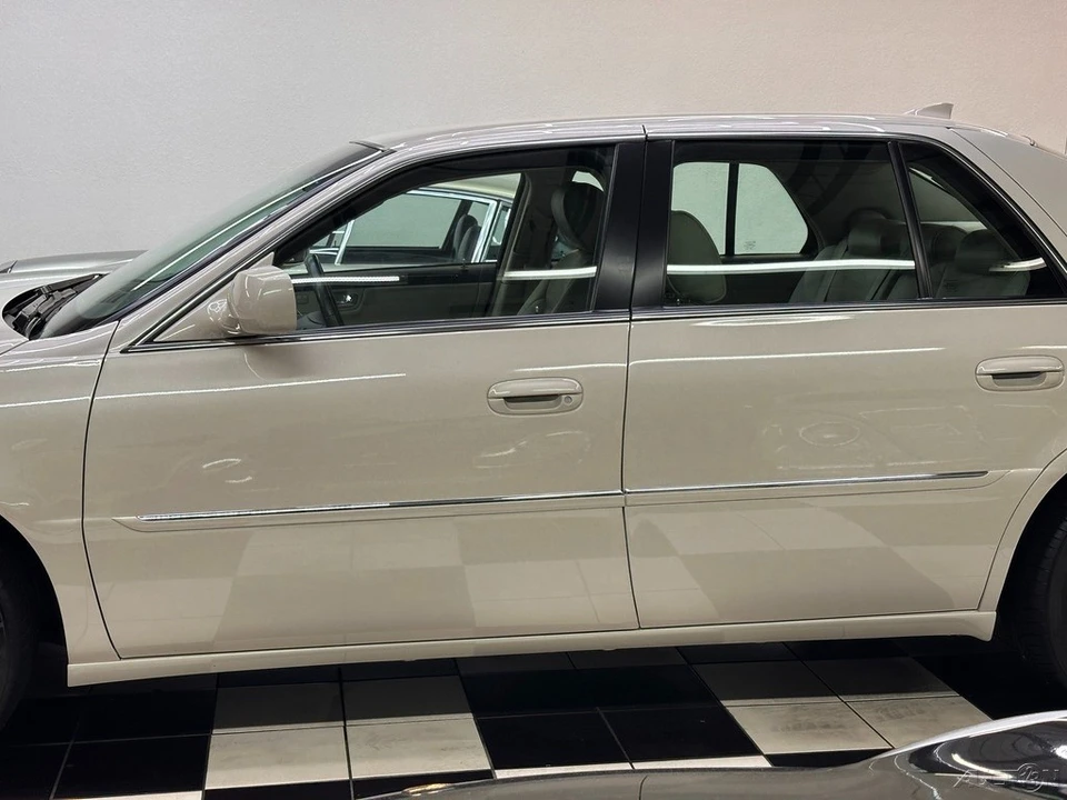 2011 Cadillac DTS - Image 14 of 21