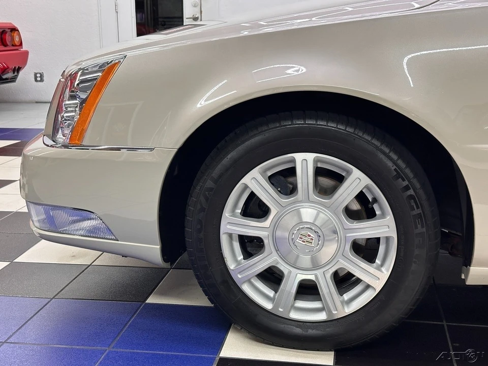 2011 Cadillac DTS - Image 12 of 21