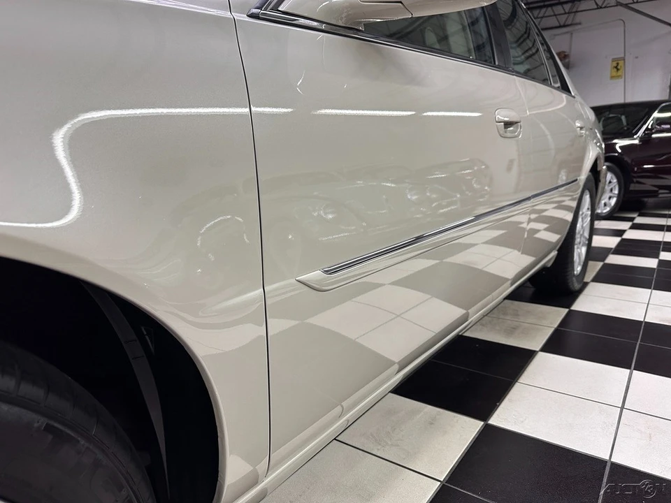 2011 Cadillac DTS - Image 10 of 21