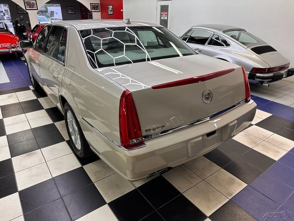 2011 Cadillac DTS - Image 18 of 21