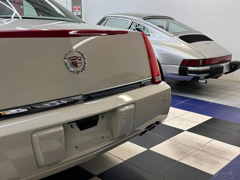 2011 Cadillac DTS - Image 19 of 21