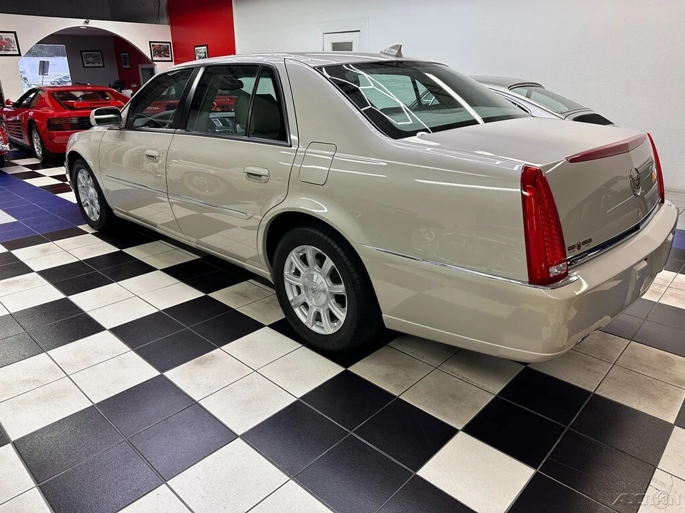 2011 Cadillac DTS - Image 17 of 21