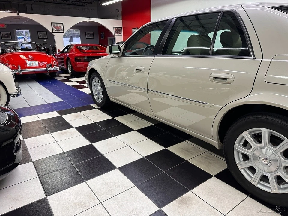 2011 Cadillac DTS - Image 15 of 21