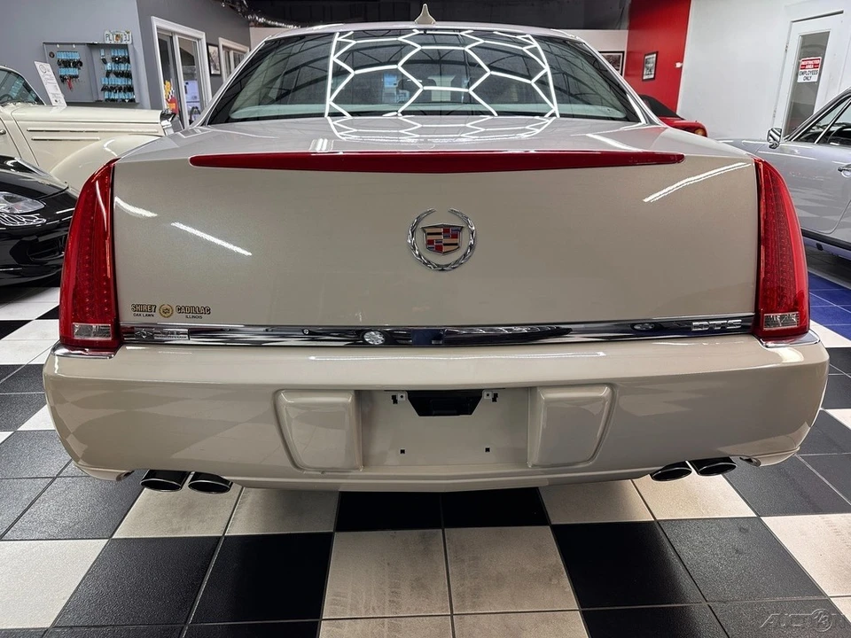 2011 Cadillac DTS - Image 21 of 21