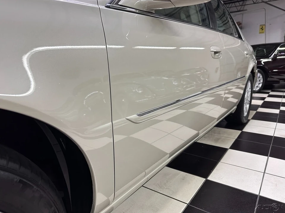 2011 Cadillac DTS - Image 10 of 21
