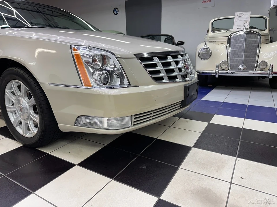 2011 Cadillac DTS - Image 2 of 21