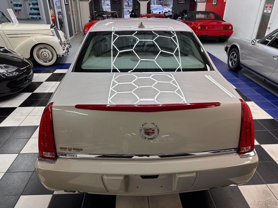 2011 Cadillac DTS - Image 20 of 21