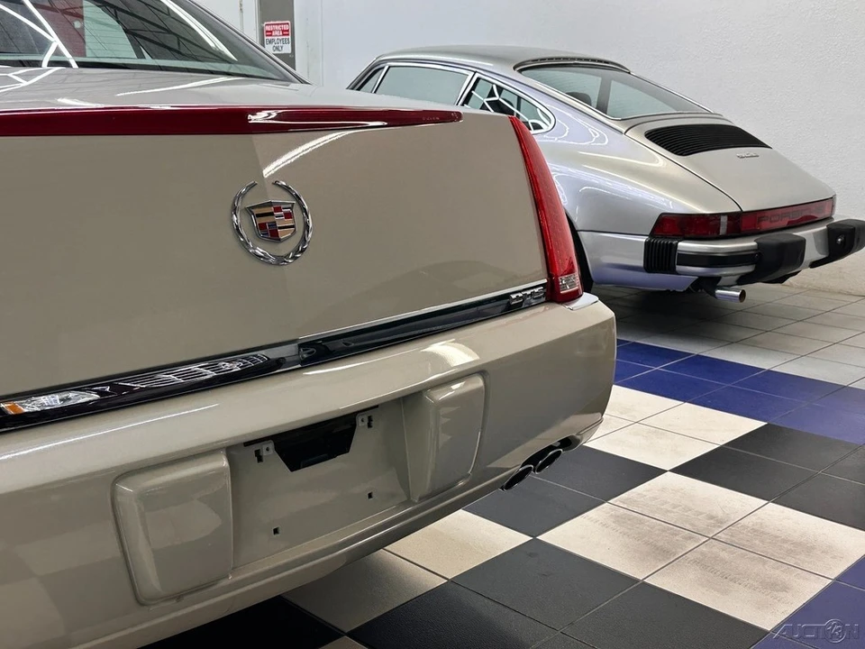 2011 Cadillac DTS - Image 19 of 21