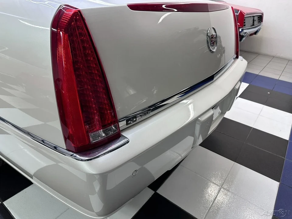 2011 Cadillac DTS - Image 15 of 21