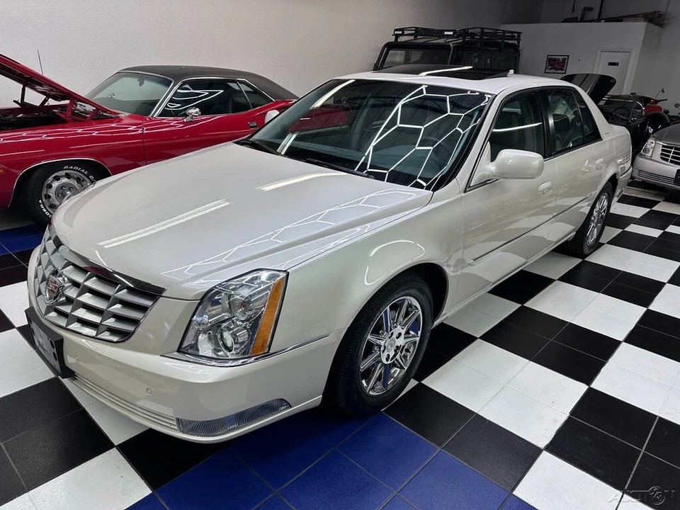 2011 Cadillac DTS - Image 6 of 21