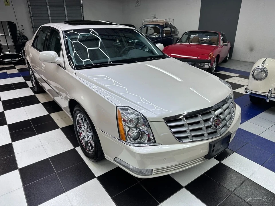 2011 Cadillac DTS - Image 2 of 21