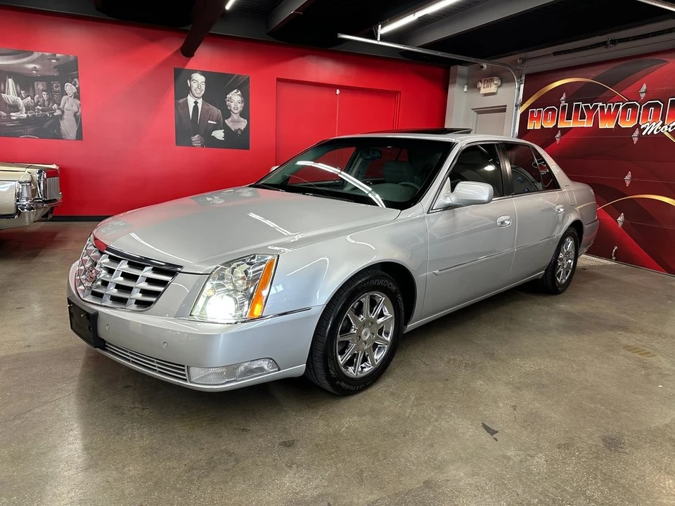 2011 Cadillac DTS - Image 4 of 21