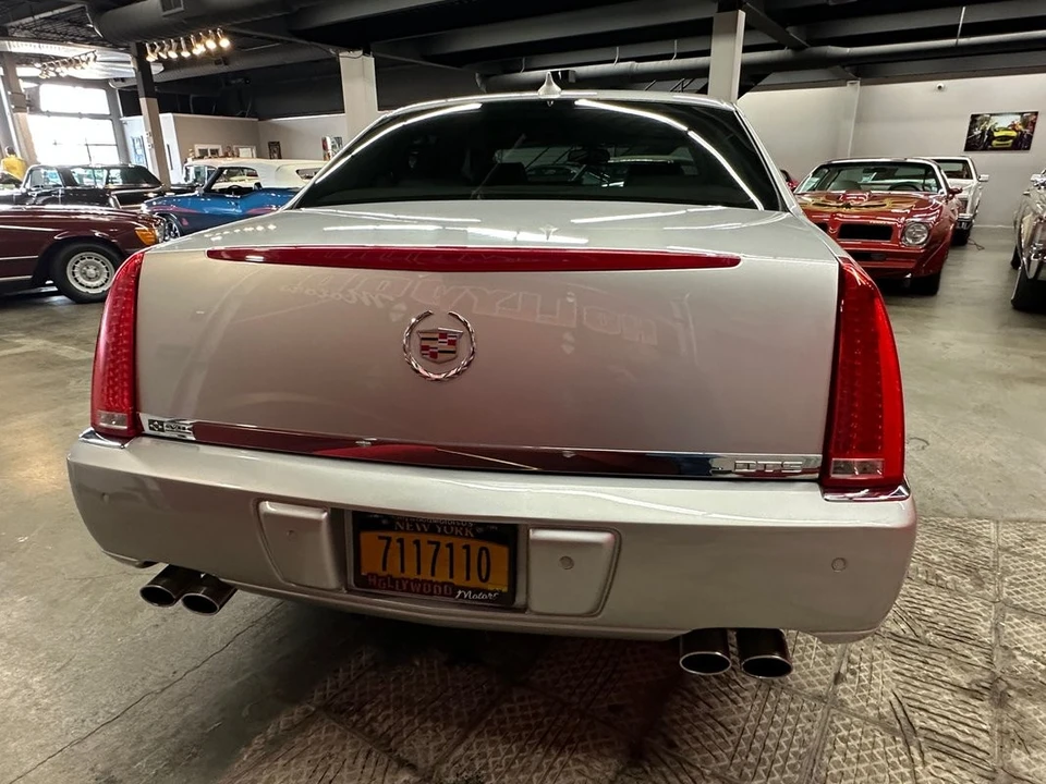 2011 Cadillac DTS - Image 21 of 21