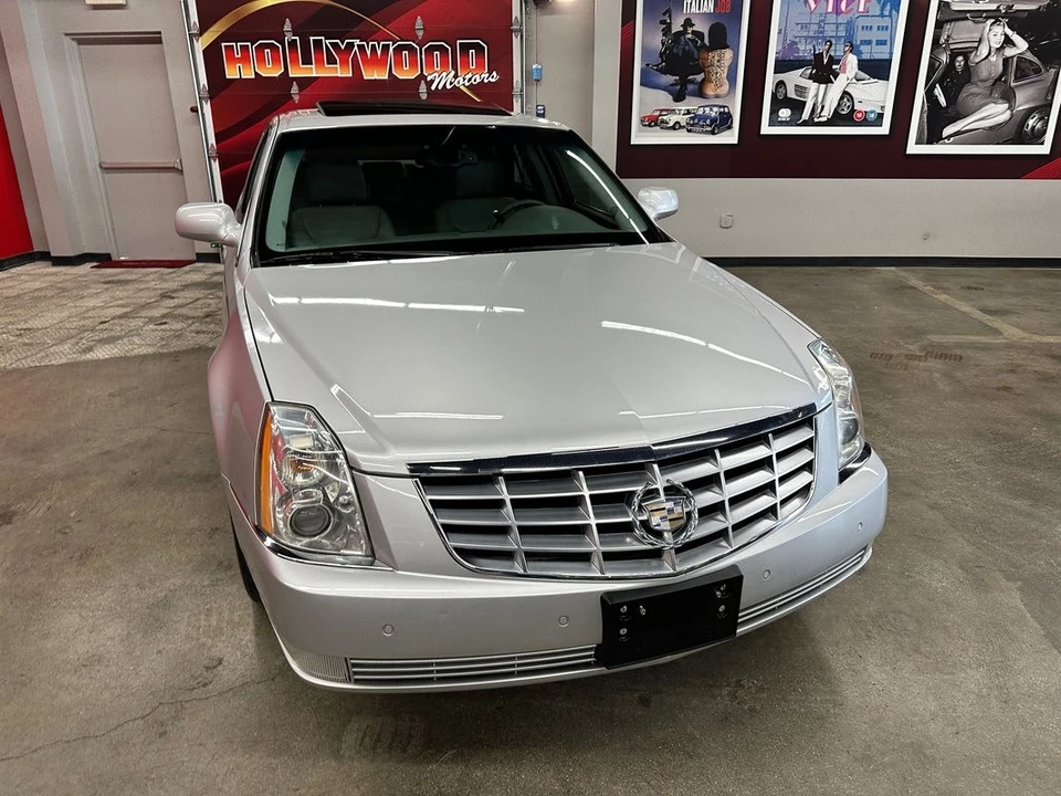 2011 Cadillac DTS - Image 9 of 21