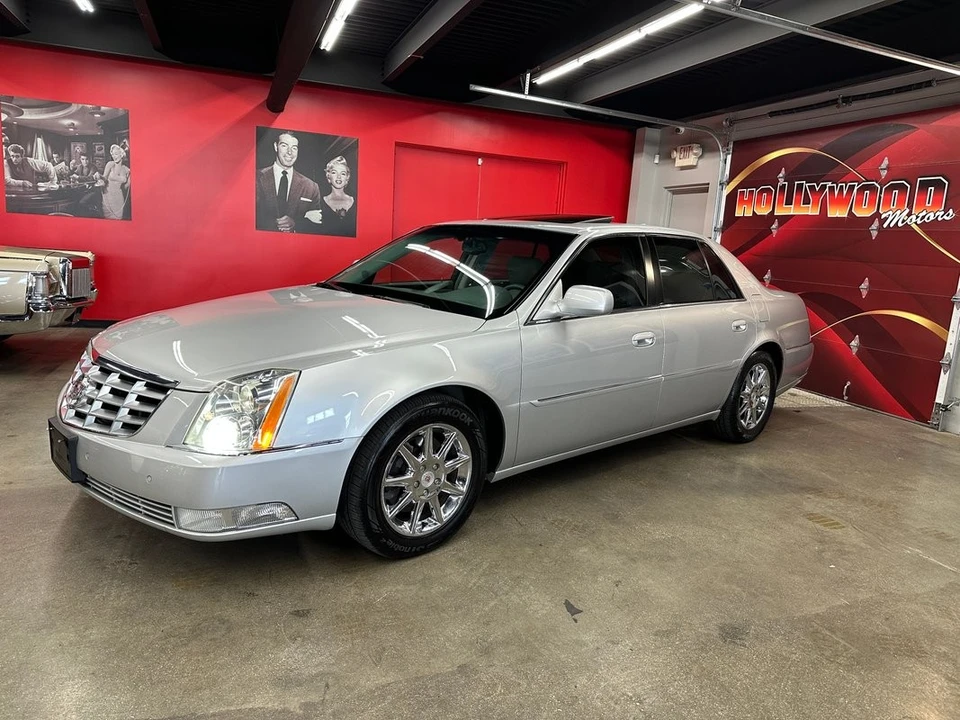 2011 Cadillac DTS - Image 3 of 21