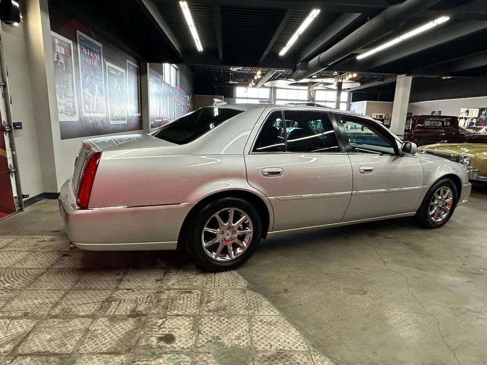 2011 Cadillac DTS - Image 16 of 21