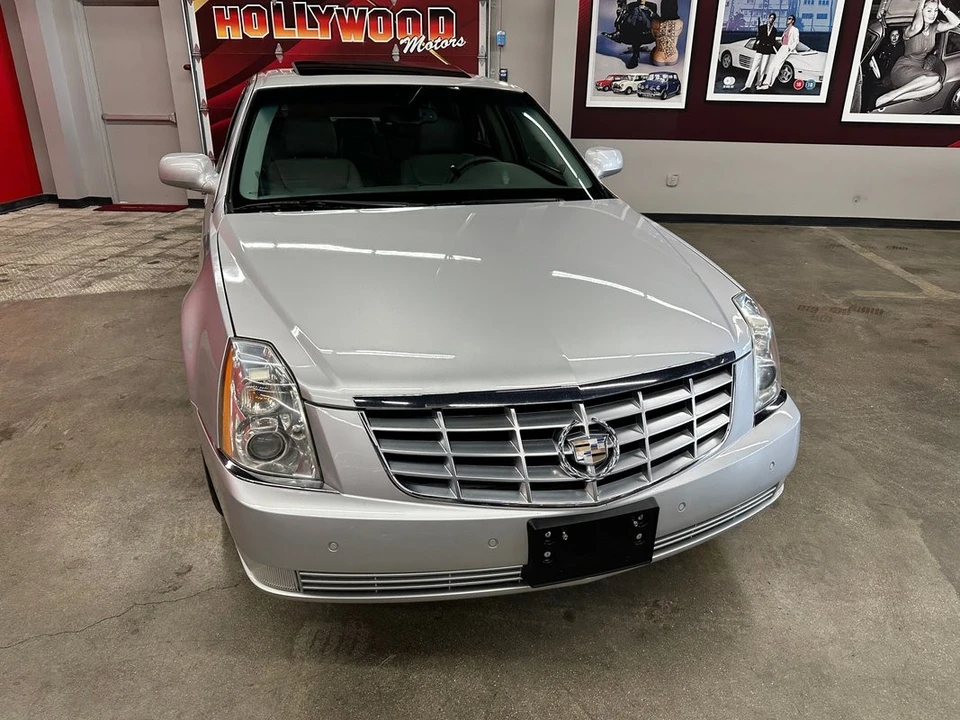 2011 Cadillac DTS - Image 8 of 21