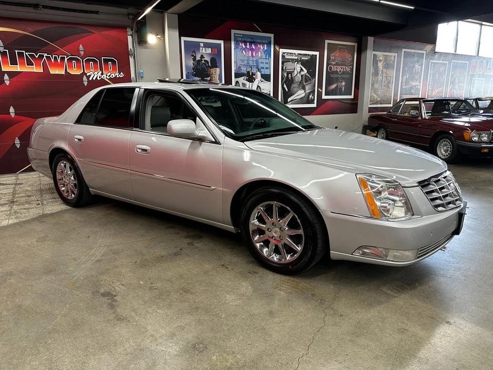 2011 Cadillac DTS - Image 11 of 21